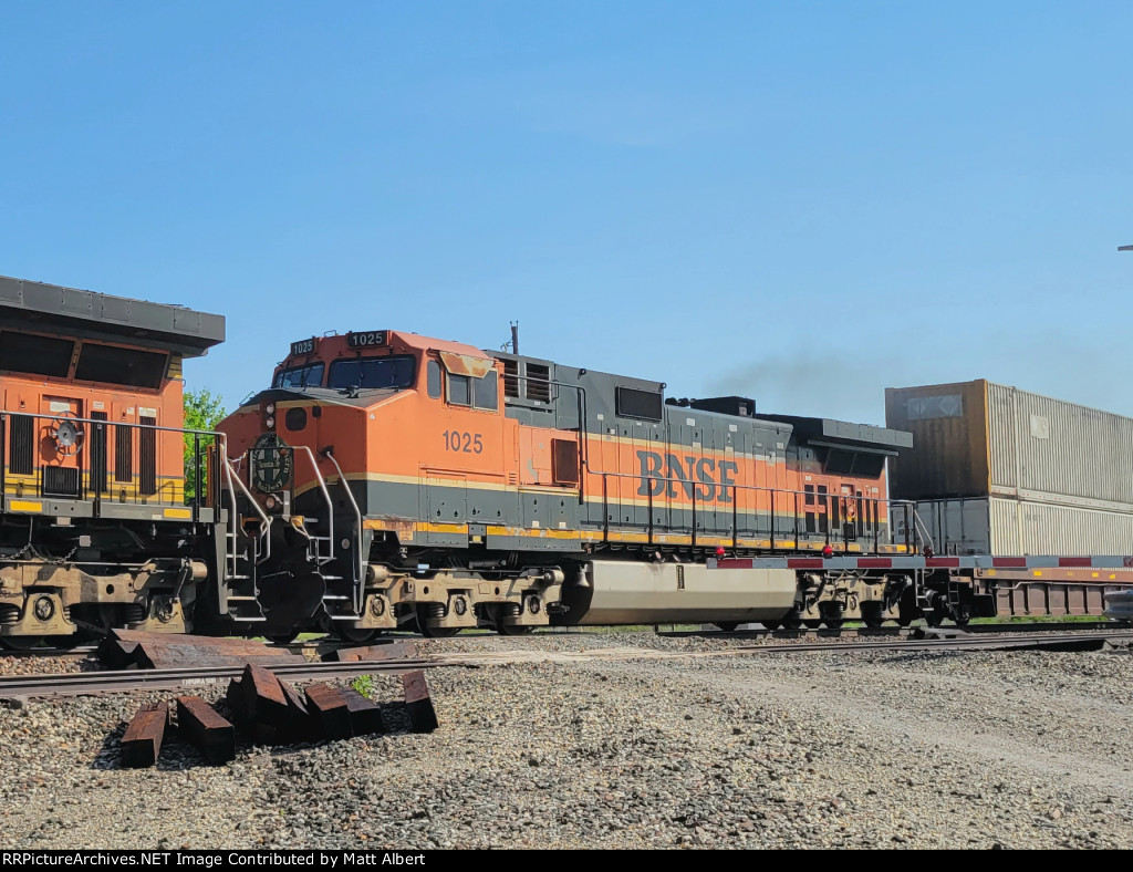 BNSF 1025